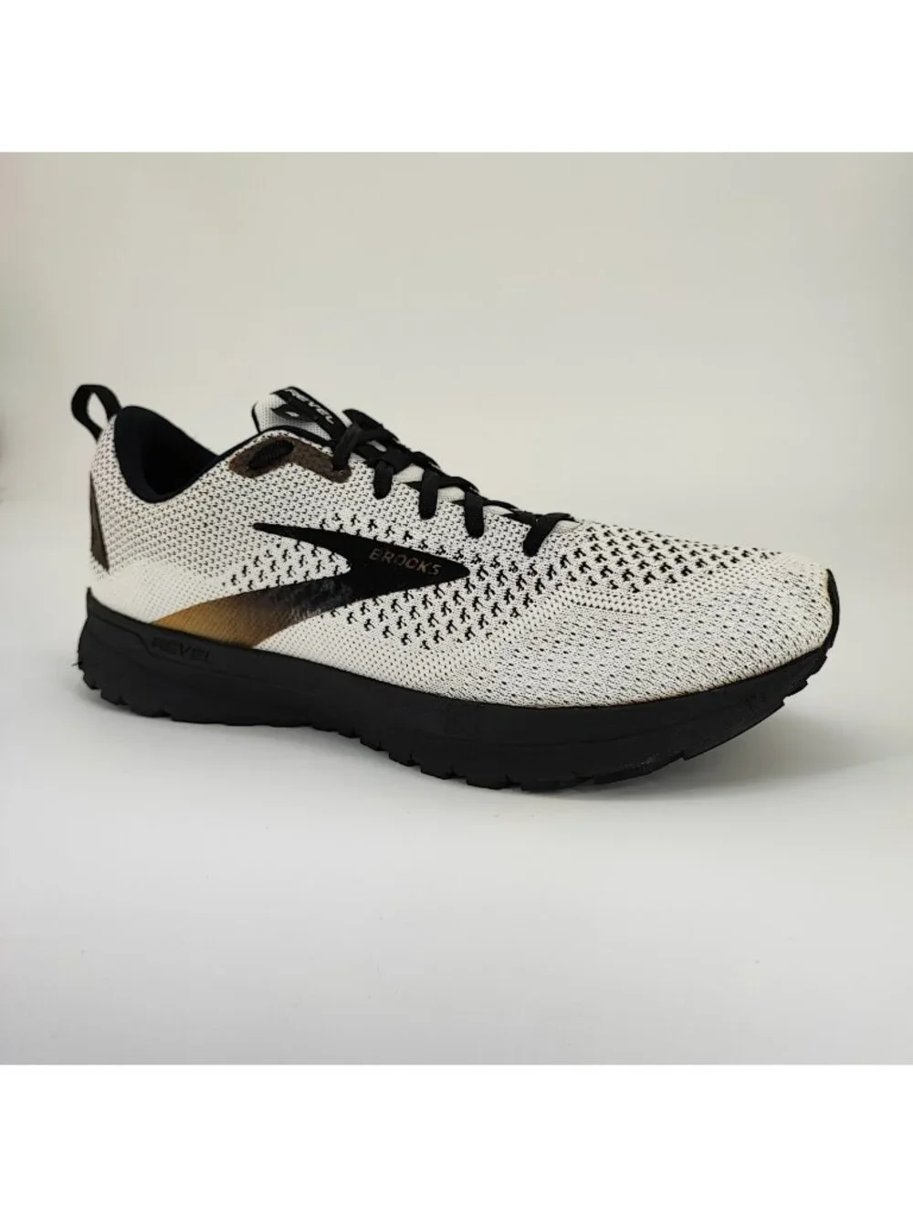 Brooks Revel 4 Women's Size 10.5 US Running Shoes Knit Black White 1203371B121